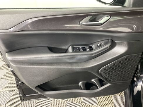 Used 2023 Jeep Grand Cherokee Altitude image 14