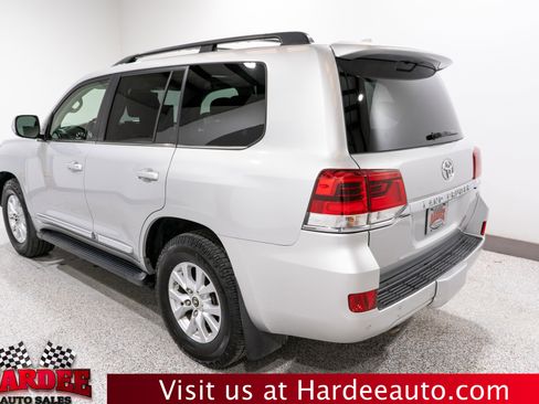 Used 2016 Toyota Land Cruiser image 3