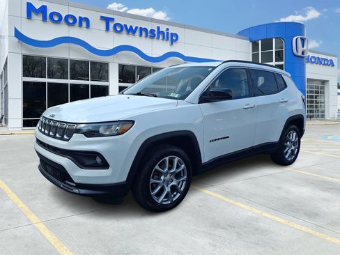 Used 2022 Jeep Compass Latitude AWD/4WD image 3