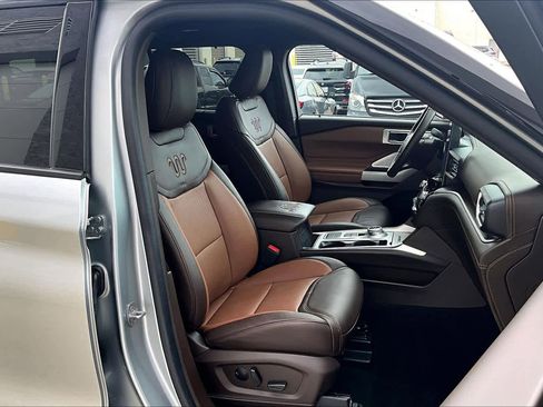 Used 2023 Ford Explorer King Ranch w/ Technology Package RWD image 9