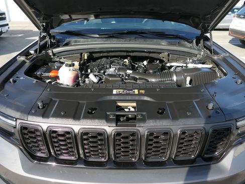 Used 2025 Jeep Grand Cherokee Altitude image 26