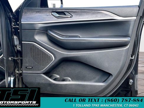 Used 2022 Jeep Grand Cherokee L Limited w/ Black Appearance Package AWD/4WD image 24