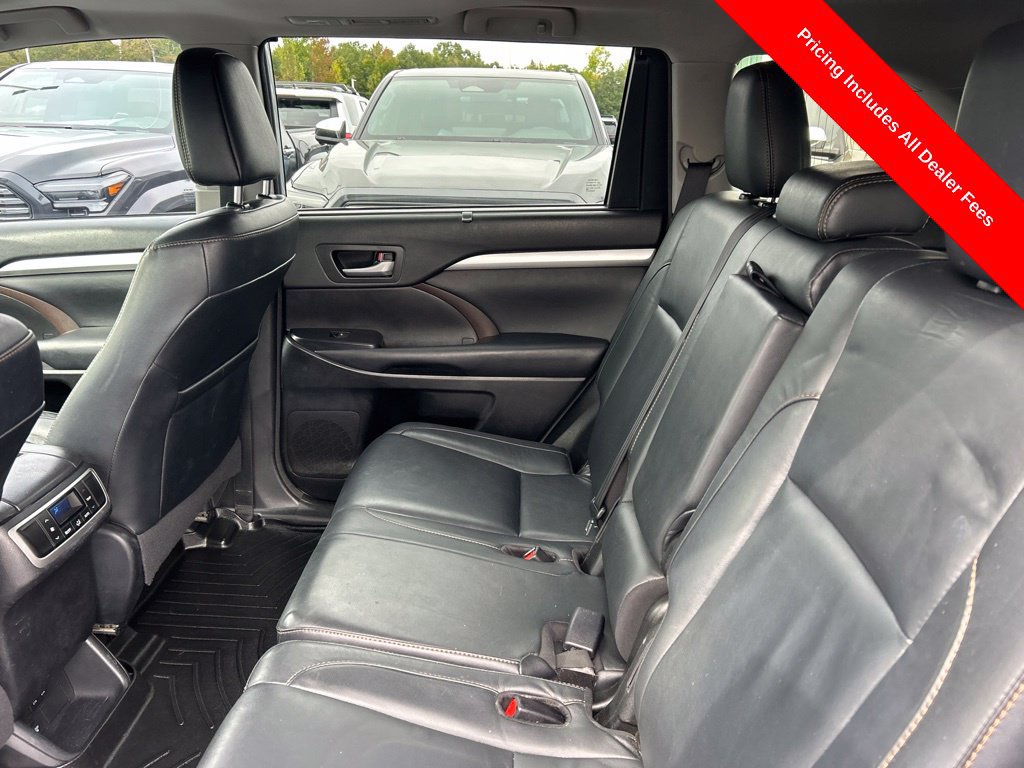 Used 2018 Toyota Highlander XLE AWD/4WD image 14