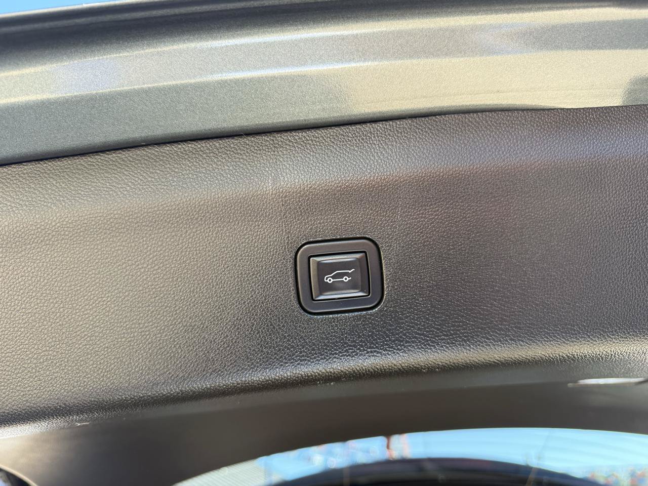 Used 2023 Buick Enclave Avenir w/ Avenir Technology Package FWD image 16