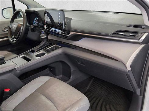 Used 2023 Toyota Sienna Limited AWD/4WD image 26