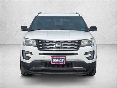 Used 2016 Ford Explorer XLT w/ Equipment Group 202A image 2