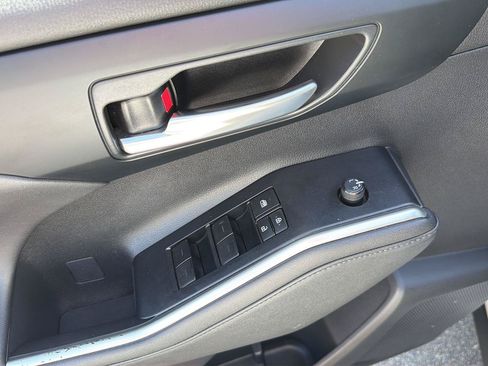 Used 2023 Toyota Highlander XLE FWD image 34