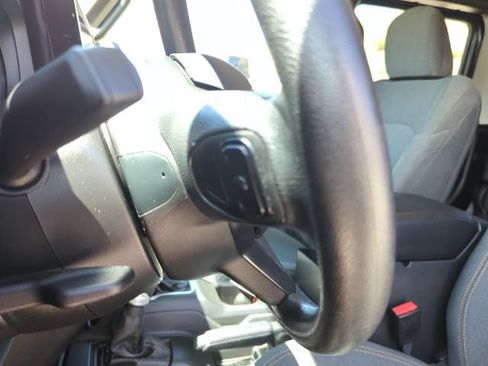 Certified 2025 Jeep Gladiator Sport AWD/4WD image 15