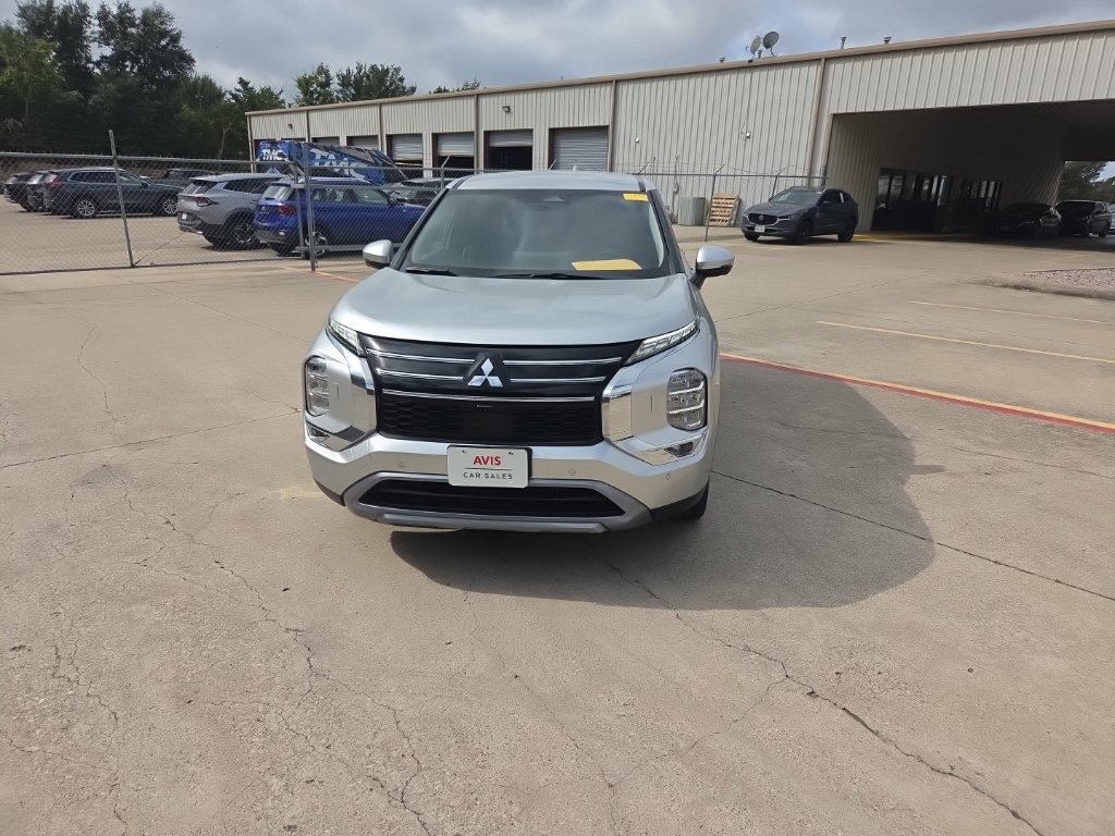 Used 2025 Mitsubishi Outlander SE AWD/4WD image 5