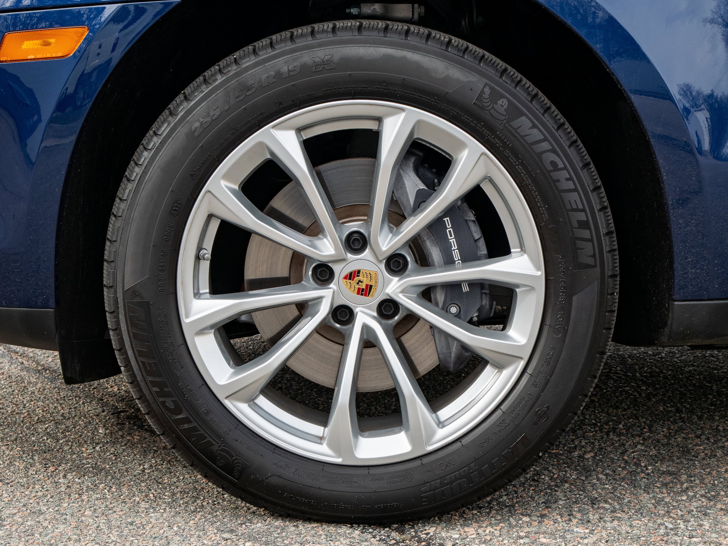 Certified 2025 Porsche Macan AWD/4WD image 20