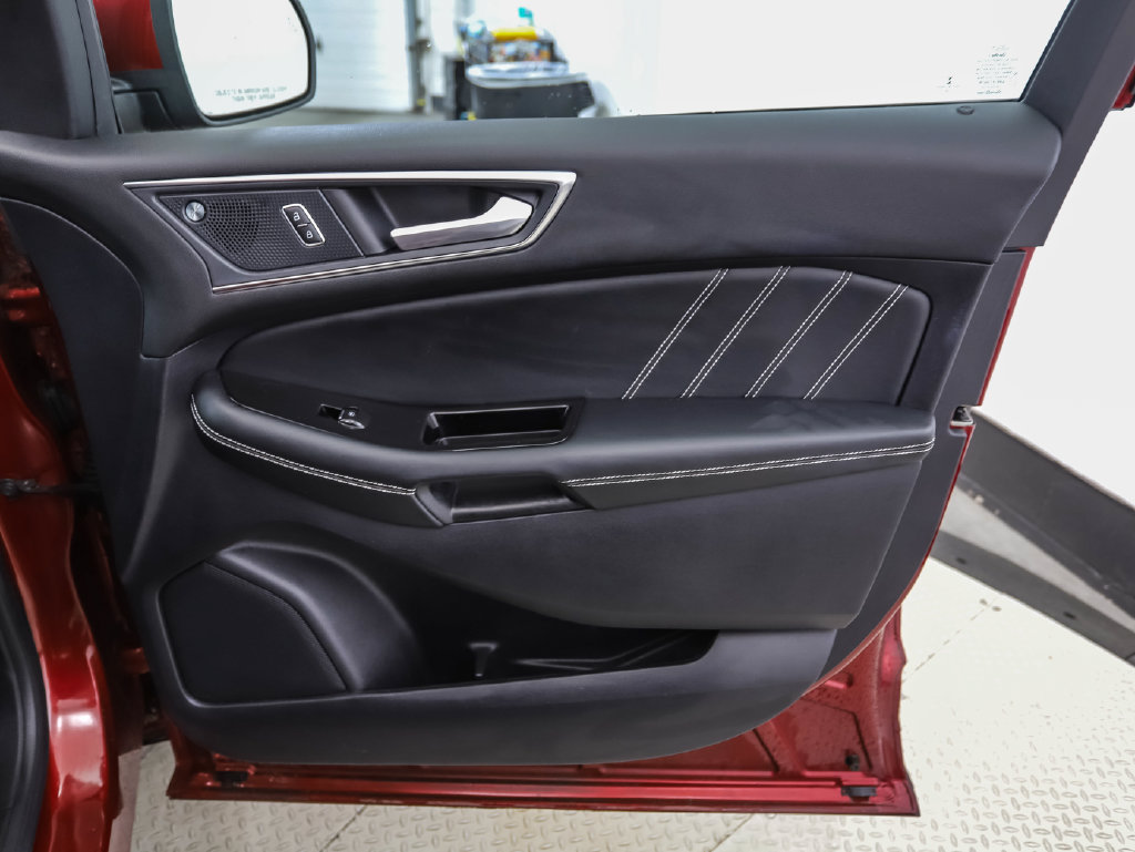 Used 2019 Ford Edge ST w/ Equipment Group 401A AWD/4WD image 30