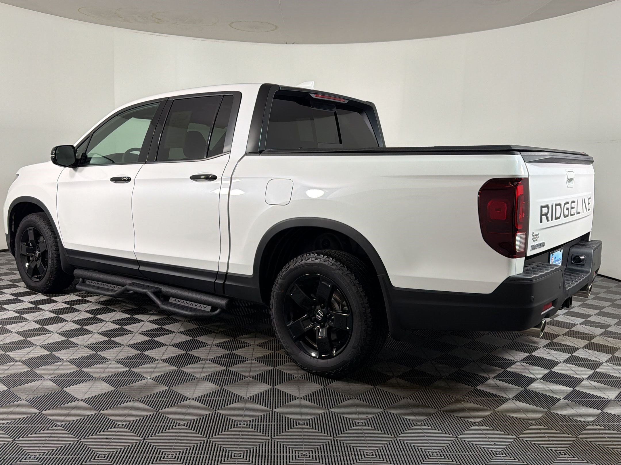 Used 2025 Honda Ridgeline Black Edition image 2