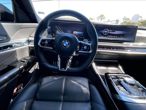 Used 2023 BMW 740i image 6