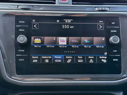 Certified 2024 Volkswagen Tiguan SE w/ Panoramic Sunroof Package FWD image 34