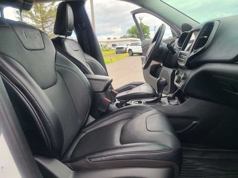 Used 2022 Jeep Cherokee Latitude Lux w/ Mopar Interior Package AWD/4WD image 19