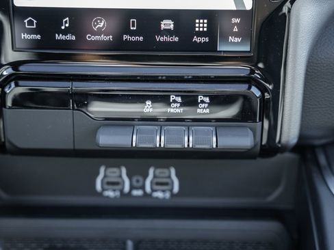 New 2026 RAM 1500 4x4 Crew Cab image 25