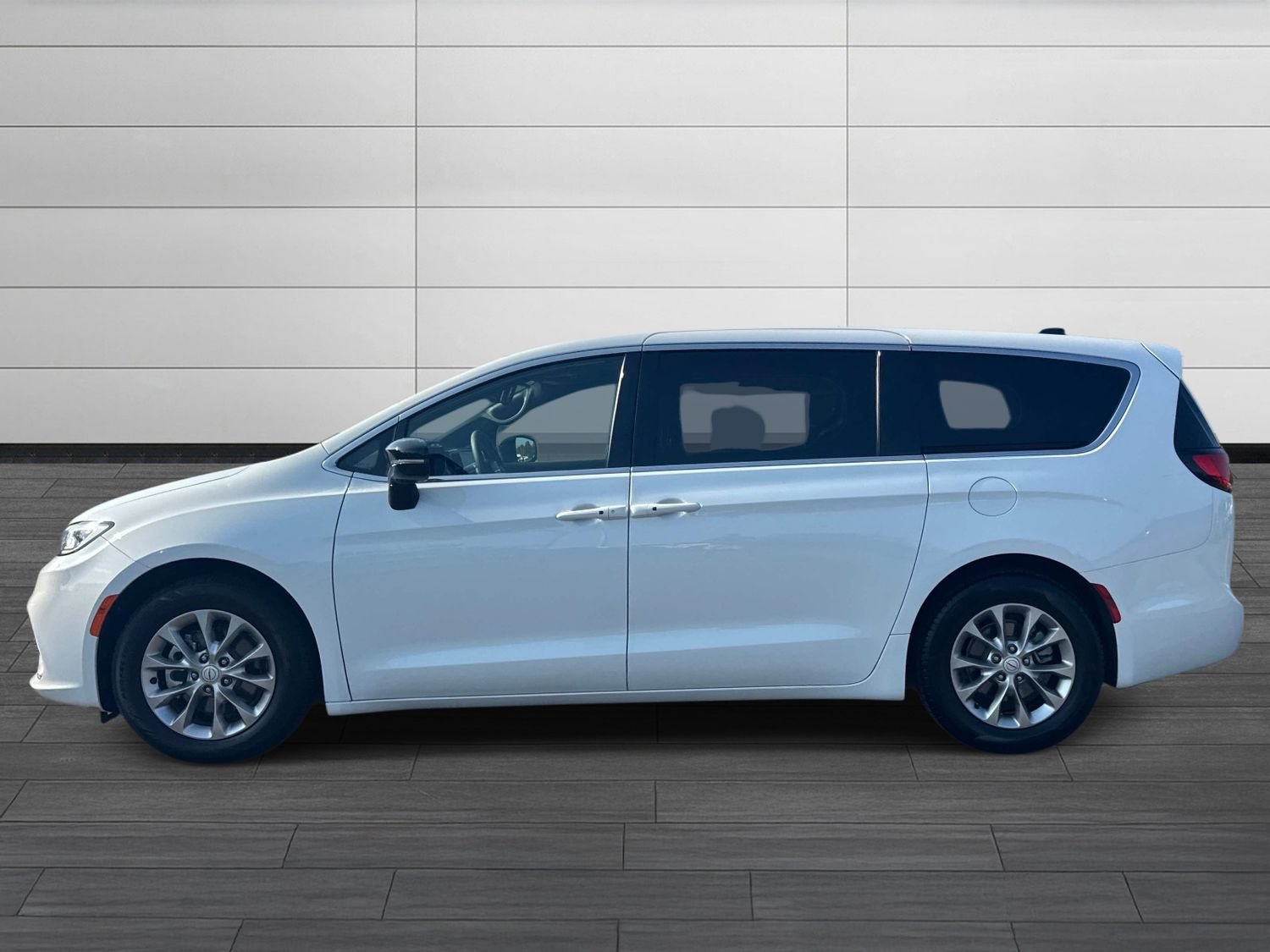 Used 2026 Chrysler Pacifica Limited FWD image 9