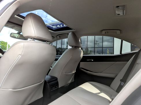 Used 2015 Lexus IS 250 4dr Sport Sdn AWD image 47