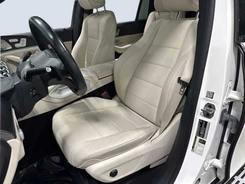Used 2023 Mercedes-Benz GLS 450 4MATIC image 26