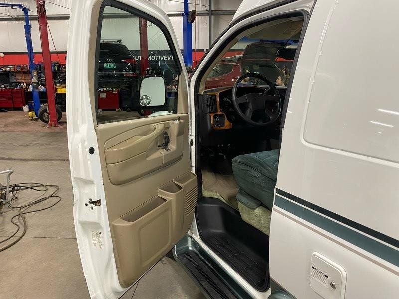 Used 2003 Chevrolet Express 3500 Extended RWD image 14