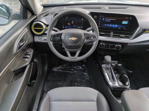 Used 2024 Chevrolet Trax LT FWD image 15