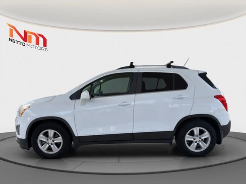 Used 2016 Chevrolet Trax LT w/ LPO, Protection Package FWD image 2