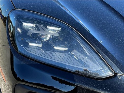 Used 2024 Porsche Cayenne image 12