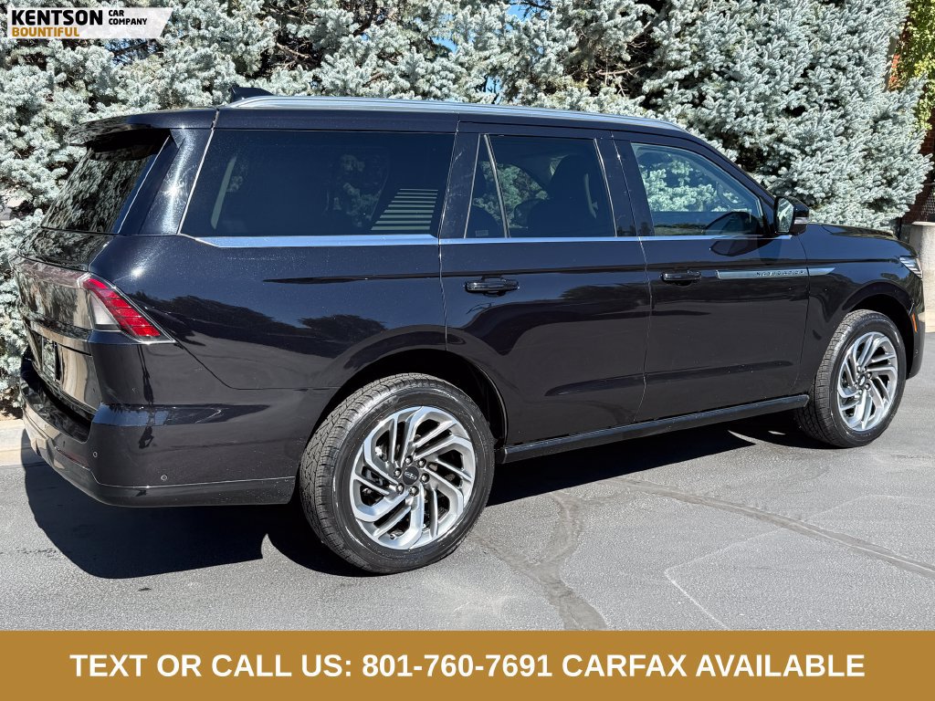 Used 2025 Lincoln Navigator Reserve AWD/4WD image 9