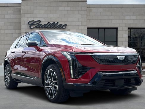 Used 2025 Cadillac Optiq Sport 2 w/ LPO, Floor Liner Package AWD/4WD image 1