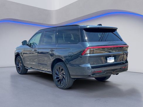New 2026 Lincoln Navigator Reserve AWD/4WD image 3
