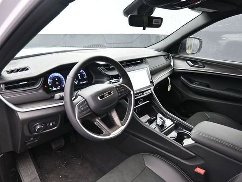 New 2026 Jeep Grand Cherokee L 4WD image 11