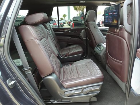 Used 2023 Cadillac Escalade Premium Luxury Platinum AWD/4WD image 24