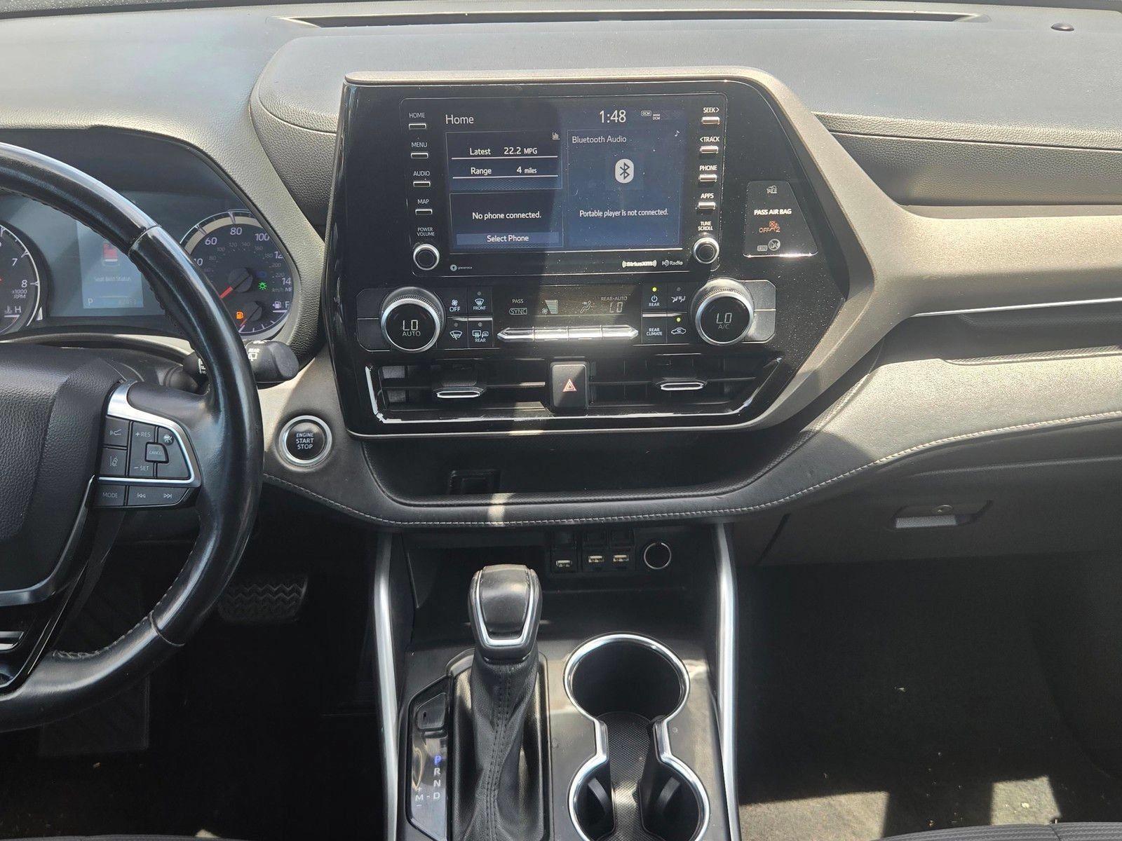 Used 2021 Toyota Highlander LE FWD image 11