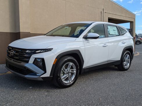 Certified 2025 Hyundai Tucson SE image 8