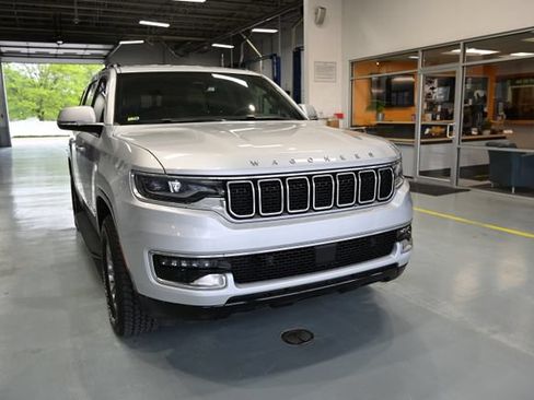 Used 2022 Jeep Wagoneer Series I AWD/4WD image 3