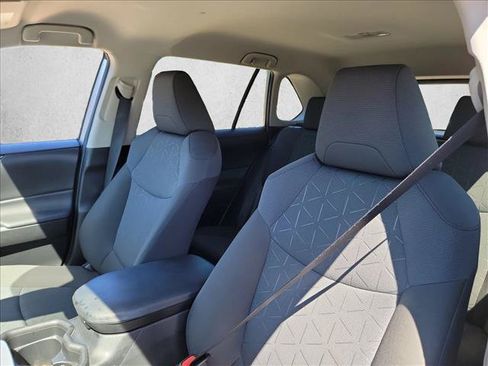 Used 2021 Toyota RAV4 XLE FWD image 10