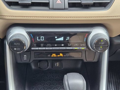 Used 2024 Toyota RAV4 LE AWD/4WD image 16