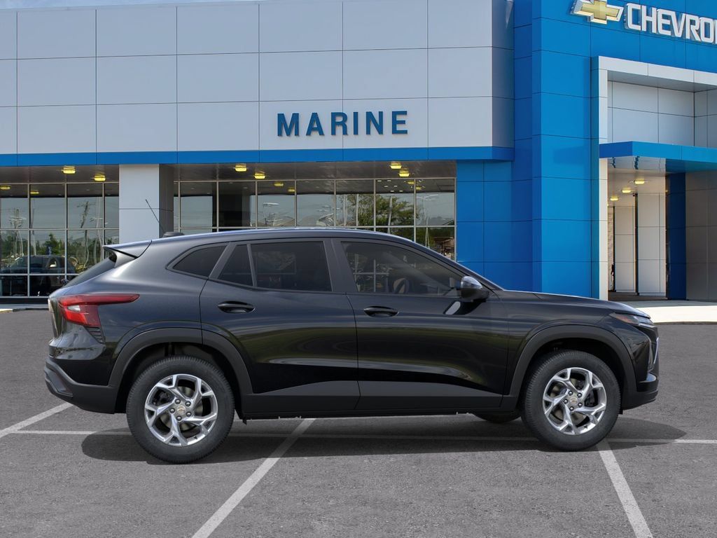 New 2026 Chevrolet Trax LS w/ LS Convenience Package FWD image 5
