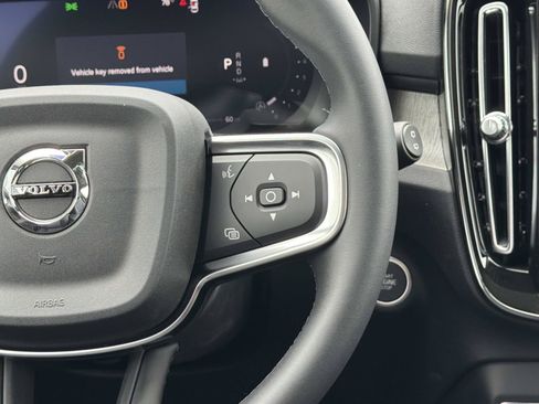 New 2026 Volvo XC40 B5 Core w/ Climate Package AWD/4WD image 9