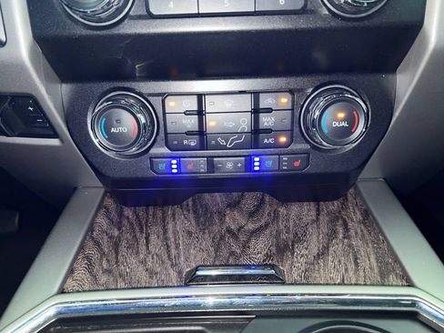 Used 2019 Ford F250 Lariat w/ Lariat Ultimate Package AWD/4WD image 16