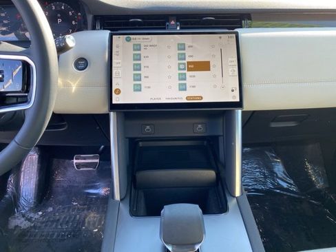 Used 2025 Land Rover Discovery Sport Dynamic SE image 27