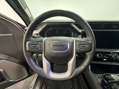 Used 2025 GMC Sierra 1500 Denali w/ Technology Package AWD/4WD image 4