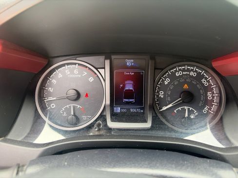 Used 2019 Toyota Tacoma TRD Sport AWD/4WD image 11