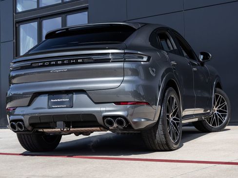 Certified 2026 Porsche Cayenne Coupe image 11