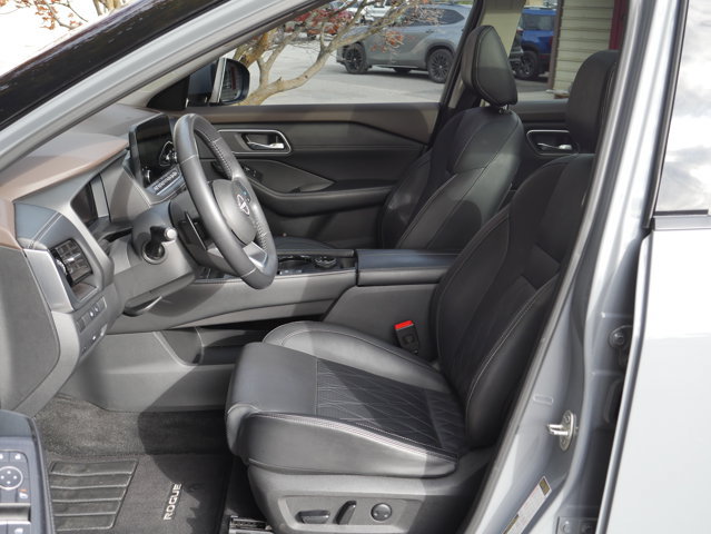 Certified 2023 Nissan Rogue Platinum w/ Platinum Premium Package AWD/4WD image 3