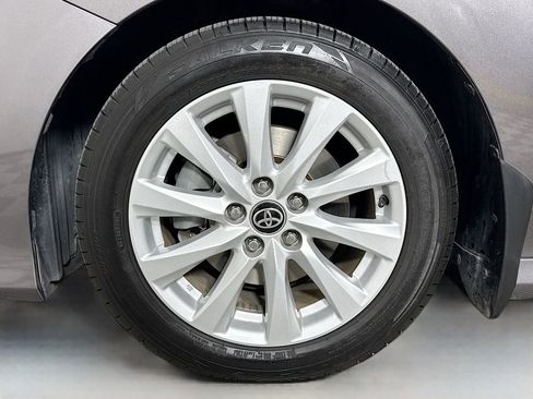 Used 2020 Toyota Camry LE image 30