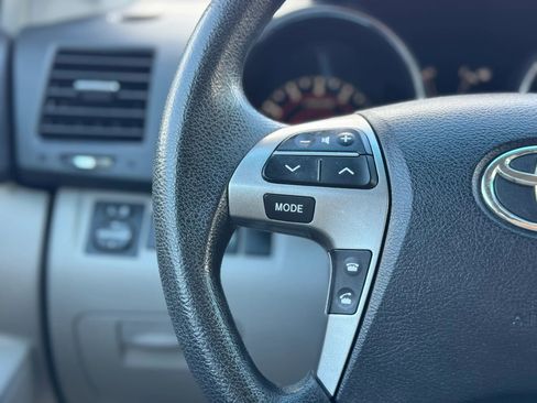 Used 2011 Toyota Highlander 4WD w/ Tech Pkg image 26