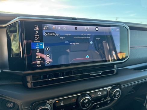 Certified 2024 Jeep Wrangler Unlimited Rubicon w/ Technology Group image 16