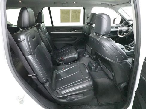 Used 2023 Jeep Grand Cherokee L Limited AWD/4WD image 31