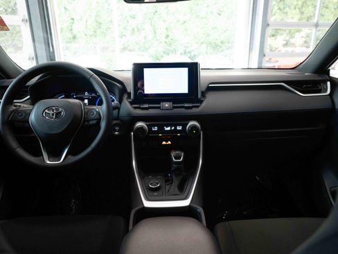 Used 2024 Toyota RAV4 SE w/ Convenience Package AWD/4WD image 20
